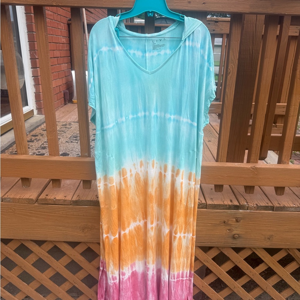 LIVI Active Tie-Dye Maxi Dress in Blue, Orange, and Pink size 22/24